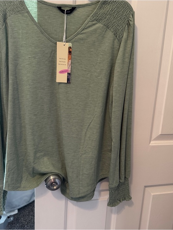 Dokotoo Tops - Women's Olive Green Long Sleeve V-Neck Top - Unknown Brand